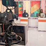 Tournage d'une émission en plateau sur l'exposition Làmb, Radio Télévision Sénégalaise