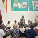 Médiation avec groupes d'enfants au sein de l'exposition Làmb, Musée Théodore Monod, Dakar